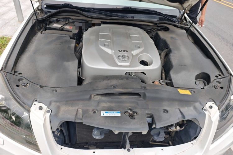 Used Toyota Crown 2011 2.5L Royal Special Edition with Leather and Sunroof Engine Bay