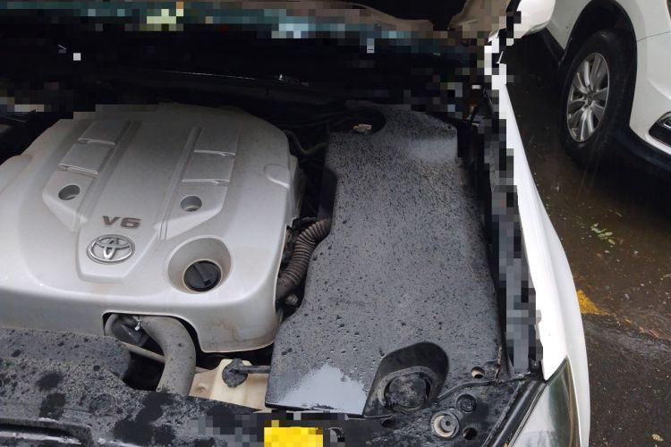 Used Toyota Crown 2011 2.5L Royal Special Edition with Leather and Sunroof Engine Bay Left