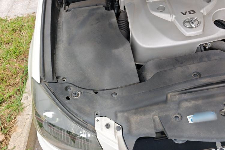 Used Toyota Crown 2011 2.5L Royal Special Edition with Leather and Sunroof Engine Bay Right