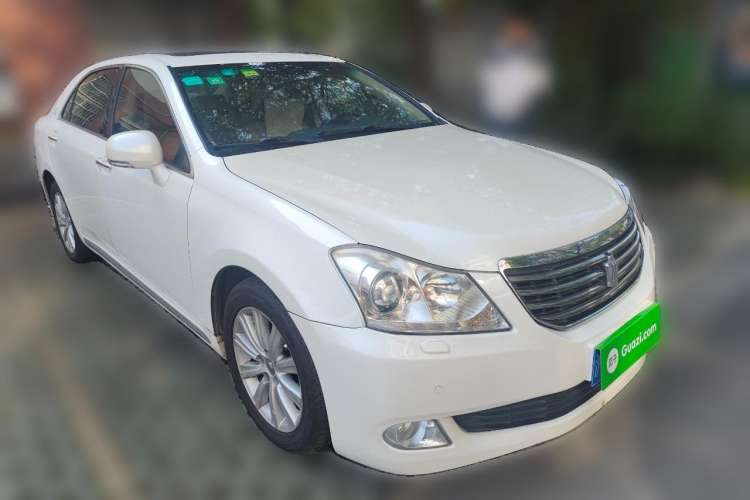 Used Toyota Crown 2011 2.5L Royal Special Edition with Leather and Sunroof Front Right 45 Deg