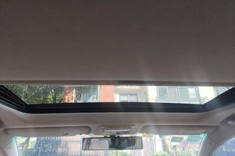 Used Toyota Crown 2011 2.5L Royal Special Edition with Leather and Sunroof Headliner