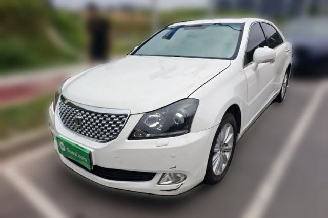 Ojetý Toyota Crown 2011 2.5L Royal Special Edition with Leather and Sunroof