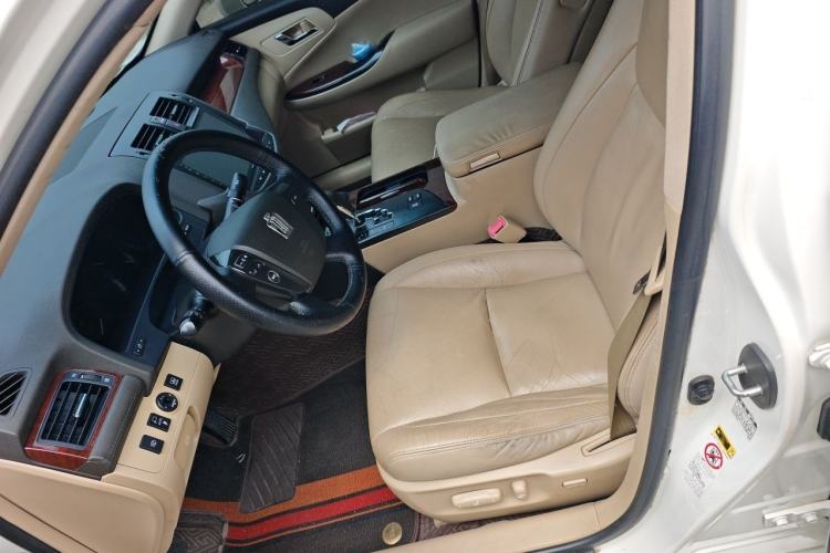 Used Toyota Crown 2011 2.5L Royal Special Edition with Leather and Sunroof Left Front Seat