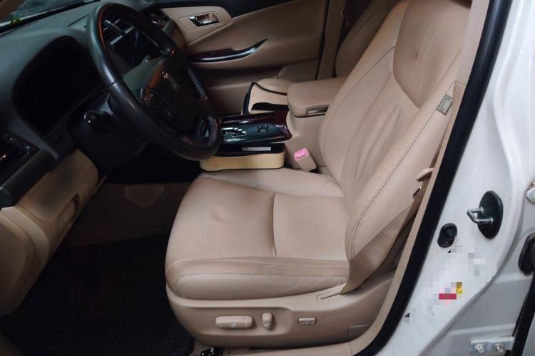 Used Toyota Crown 2011 2.5L Royal Special Edition with Leather and Sunroof Left Front Seat