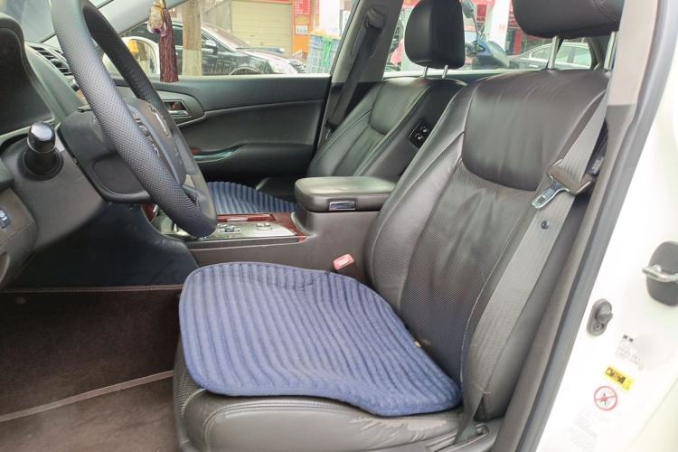 Used Toyota Crown 2011 2.5L Royal Special Edition with Leather and Sunroof Left Front Seat