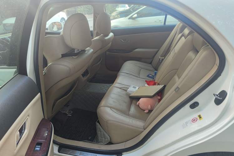Used Toyota Crown 2011 2.5L Royal Special Edition with Leather and Sunroof Left Rear Seat