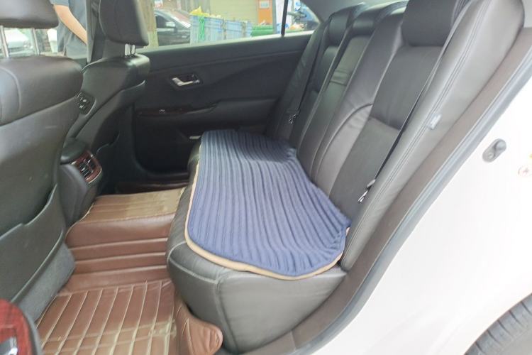 Used Toyota Crown 2011 2.5L Royal Special Edition with Leather and Sunroof Left Rear Seat