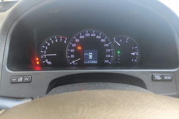 Used Toyota Crown 2011 2.5L Royal Special Edition with Leather and Sunroof Odometer Close Up