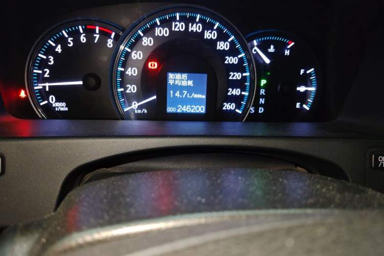 Used Toyota Crown 2011 2.5L Royal Special Edition with Leather and Sunroof Odometer Close Up