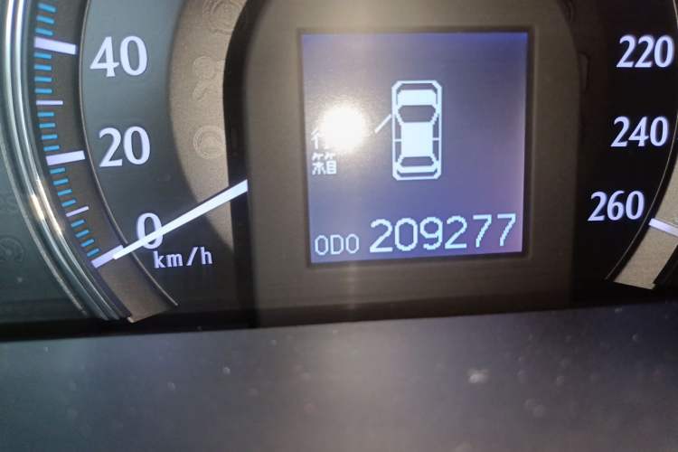 Used Toyota Crown 2011 2.5L Royal Special Edition with Leather and Sunroof Odometer Close Up