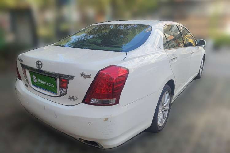 Used Toyota Crown 2011 2.5L Royal Special Edition with Leather and Sunroof Rear Right 45 Deg