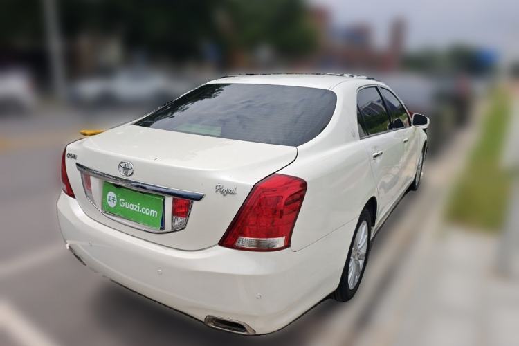 Used Toyota Crown 2011 2.5L Royal Special Edition with Leather and Sunroof Rear Right 45 Deg