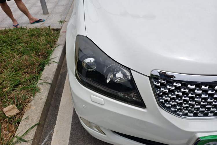 Used Toyota Crown 2011 2.5L Royal Special Edition with Leather and Sunroof Right Front Headlight