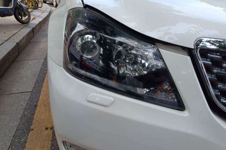 Used Toyota Crown 2011 2.5L Royal Special Edition with Leather and Sunroof Right Front Headlight