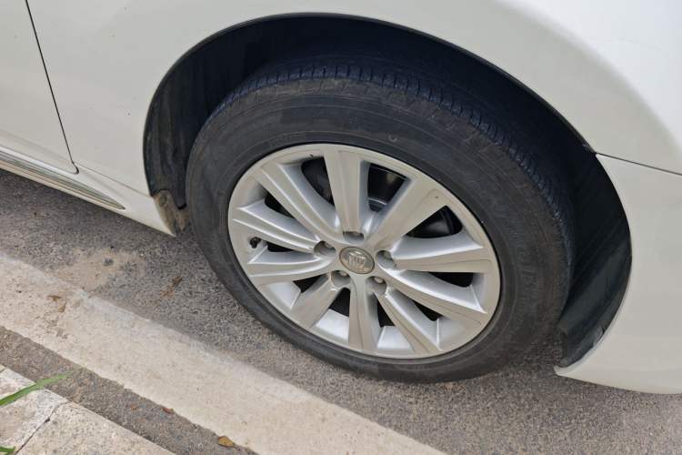 Used Toyota Crown 2011 2.5L Royal Special Edition with Leather and Sunroof Right Front Wheel Hub