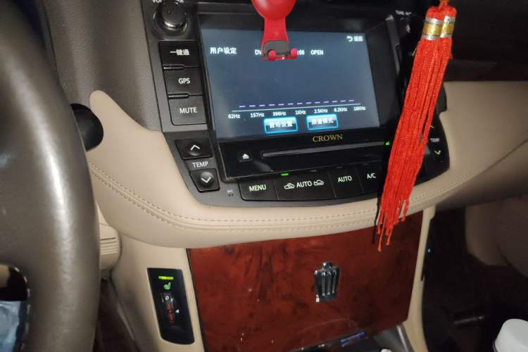 Used Toyota Crown 2012 2.5L Royal Leather Edition Audio And AC Panel