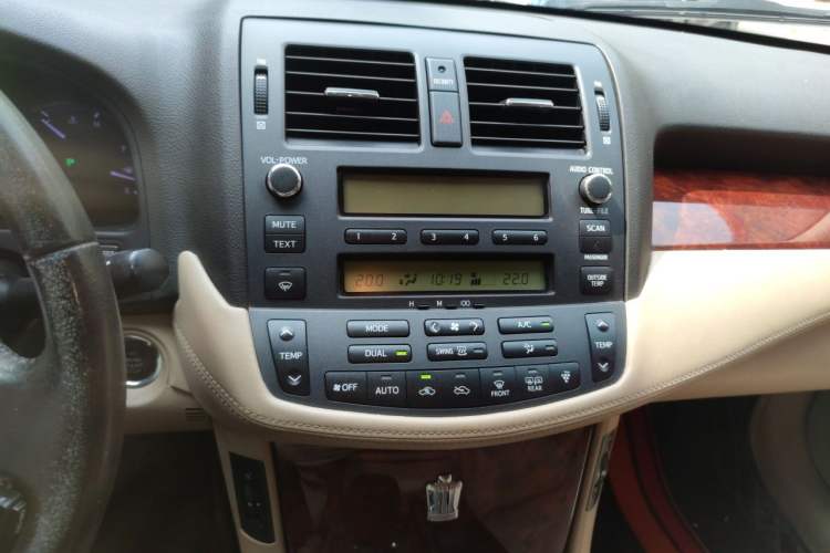 Used Toyota Crown 2012 2.5L Royal Leather Edition Audio And AC Panel