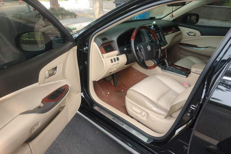 Used Toyota Crown 2012 2.5L Royal Leather Edition Driver Seat