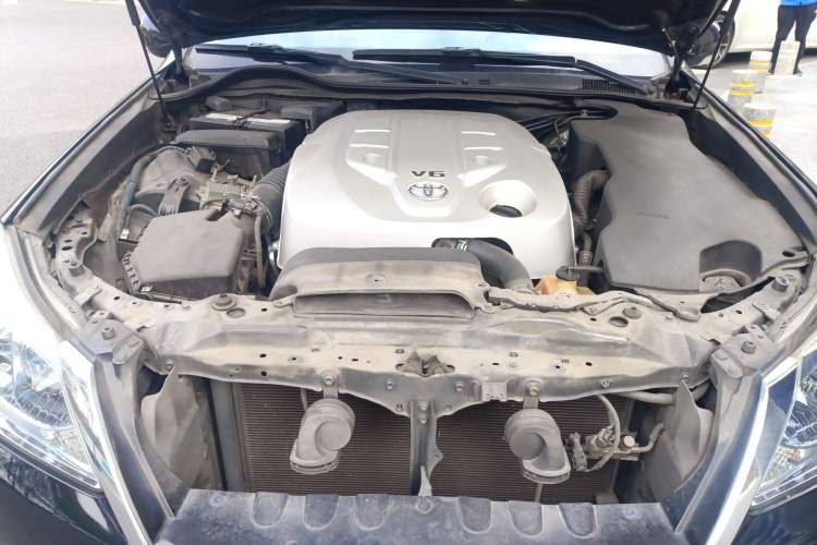 Used Toyota Crown 2012 2.5L Royal Leather Edition Engine Bay