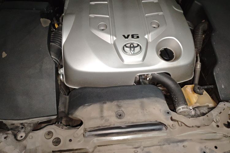 Used Toyota Crown 2012 2.5L Royal Leather Edition Engine Bay