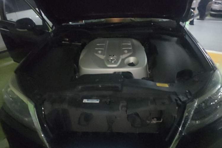 Used Toyota Crown 2012 2.5L Royal Leather Edition Engine Bay