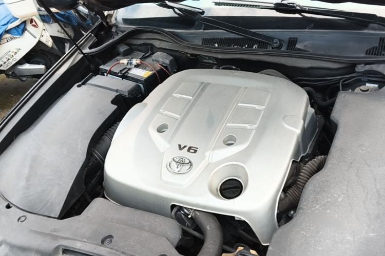 Used Toyota Crown 2012 2.5L Royal Leather Edition Engine Bay