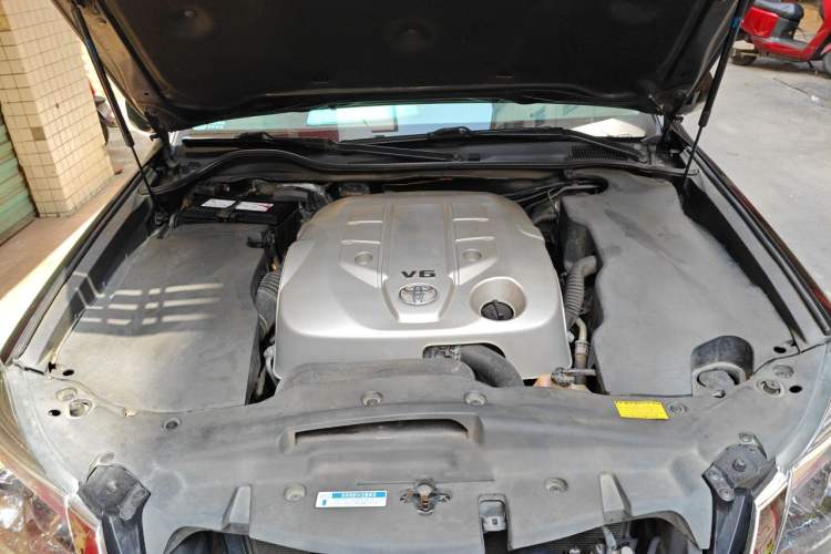 Used Toyota Crown 2012 2.5L Royal Engine Bay
