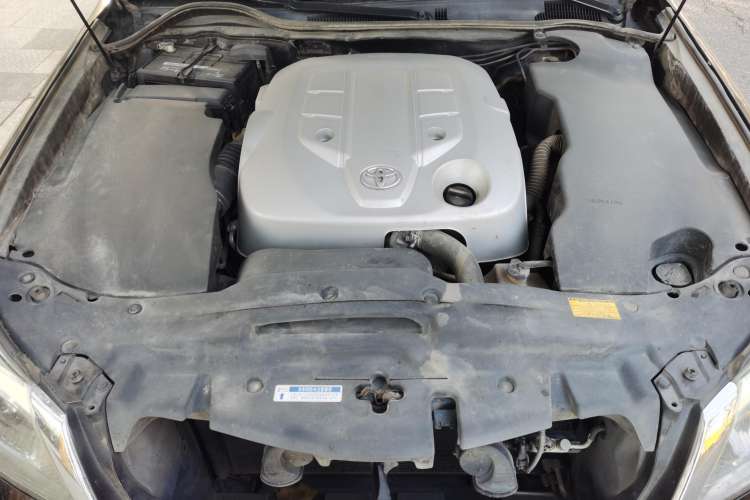Used Toyota Crown 2012 2.5L Royal Engine Bay