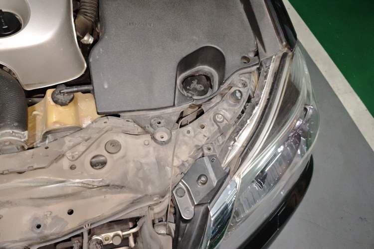 Used Toyota Crown 2012 2.5L Royal Leather Edition Engine Bay Left
