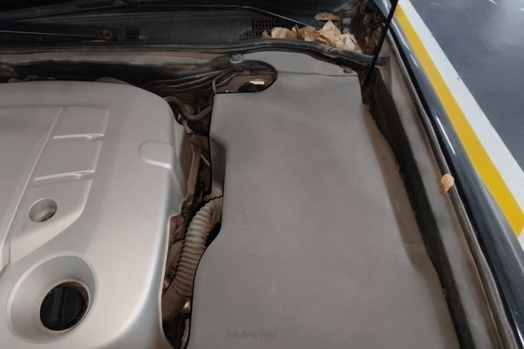 Used Toyota Crown 2012 2.5L Royal Comfort Edition Engine Bay Left