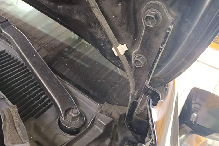 Used Toyota Crown 2012 2.5L Royal Engine Bay Left