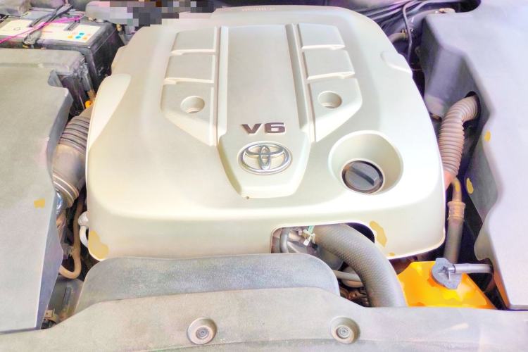 Used Toyota Crown 2012 2.5L Royal Leather Edition Engine Bay