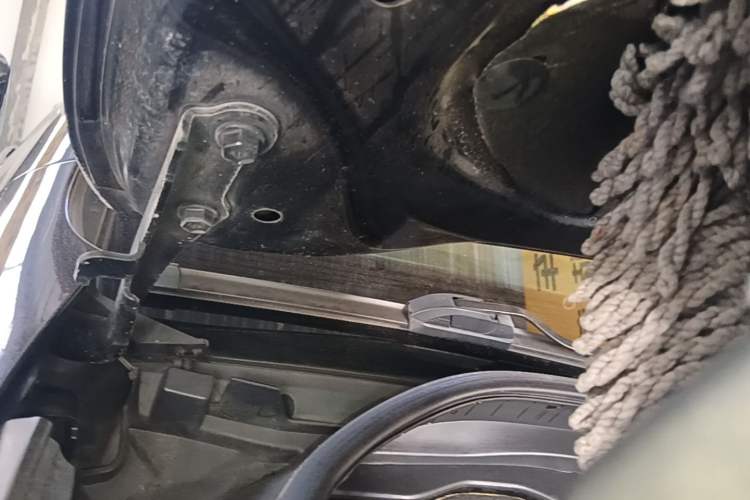 Used Toyota Crown 2012 2.5L Royal Engine Bay Right