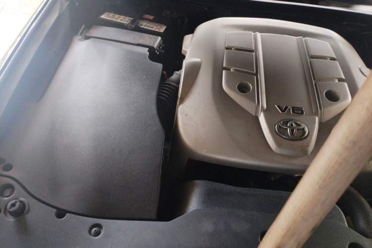 Used Toyota Crown 2012 2.5L Royal Comfort Edition Engine Bay Right