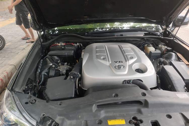 Used Toyota Crown 2012 2.5L Royal Leather Edition Engine Bay Right
