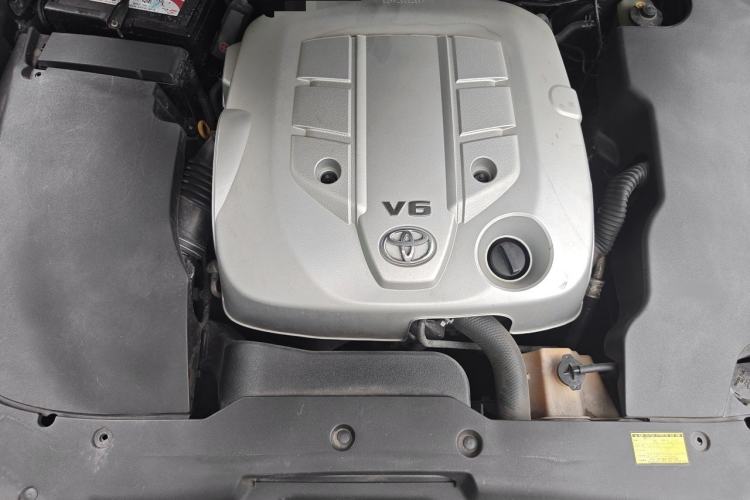 Used Toyota Crown 2012 2.5L Royal Engine Bay