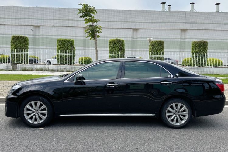 Used Toyota Crown 2012 2.5L Royal Leather Edition Exterior 2