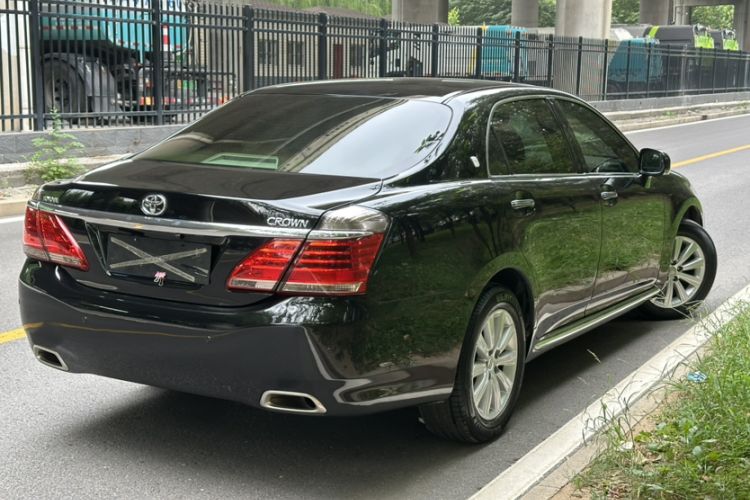 Used Toyota Crown 2012 2.5L Royal Leather Edition Exterior 5