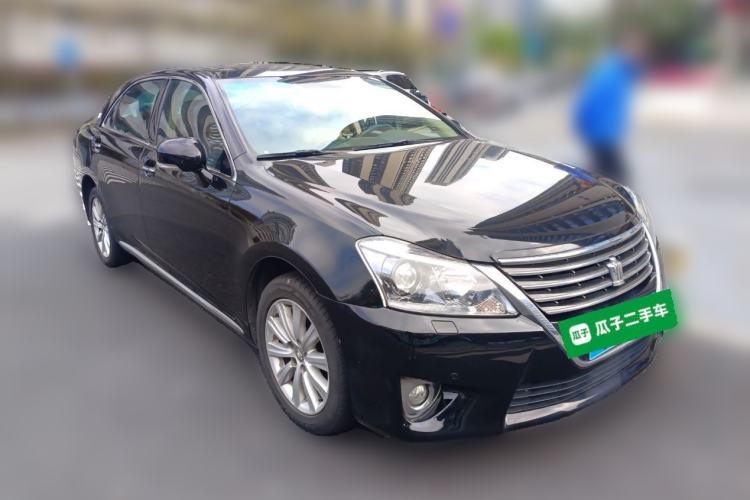 Used Toyota Crown 2012 2.5L Royal Leather Edition Front Right 45 Deg