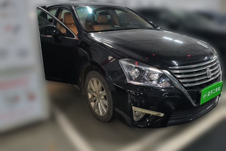 Used Toyota Crown 2012 2.5L Royal Comfort Edition Front Right 45 Deg