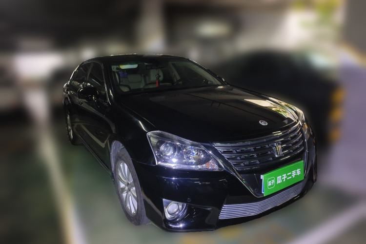 Used Toyota Crown 2012 2.5L Royal Leather Edition Front Right 45 Deg