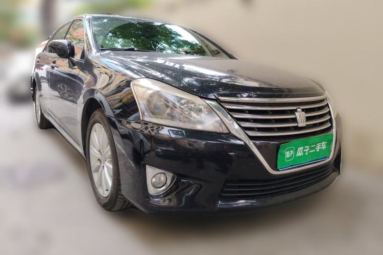 Used Toyota Crown 2012 2.5L Royal Front Right 45 Deg