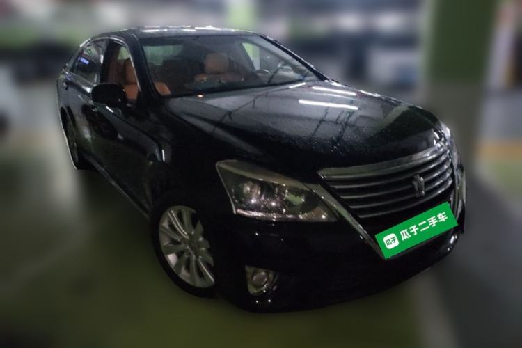Used Toyota Crown 2012 2.5L Royal Leather Edition Front Right 45 Deg