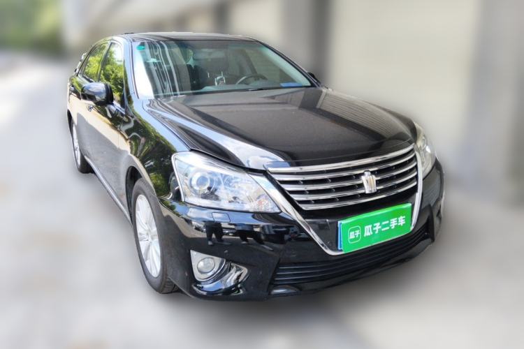 Used Toyota Crown 2012 2.5L Royal Leather Edition Front Right 45 Deg