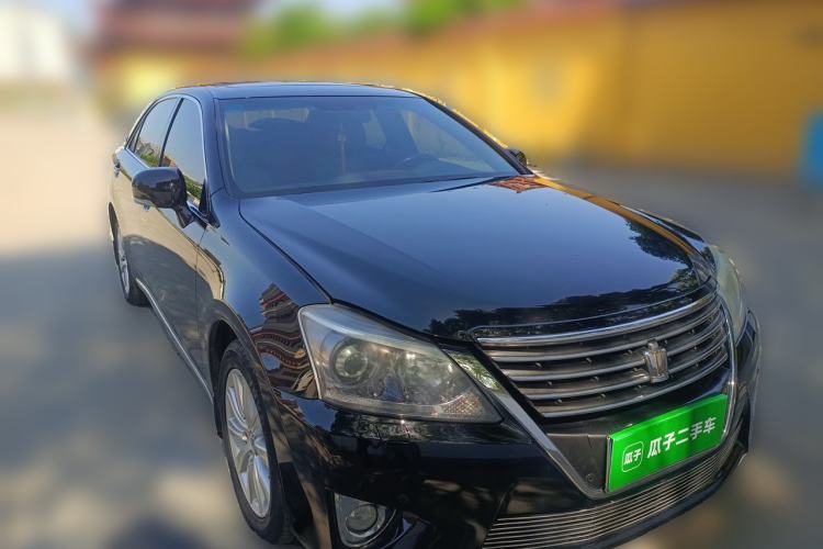 Used Toyota Crown 2012 2.5L Royal Leather Edition Front Right 45 Deg