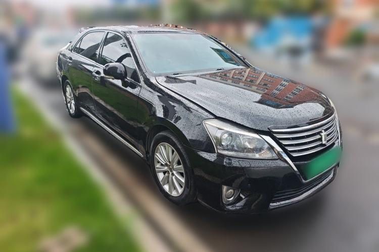 Used Toyota Crown 2012 2.5L Royal Leather Edition Front Right 45 Deg