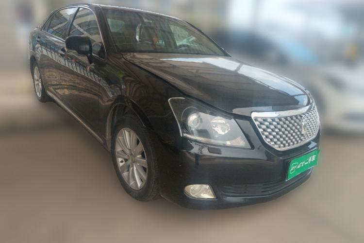 Used Toyota Crown 2012 2.5L Royal Front Right 45 Deg