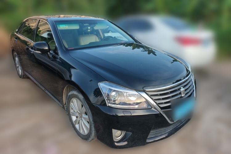 Used Toyota Crown 2012 2.5L Royal Leather Edition Front Right 45 Deg