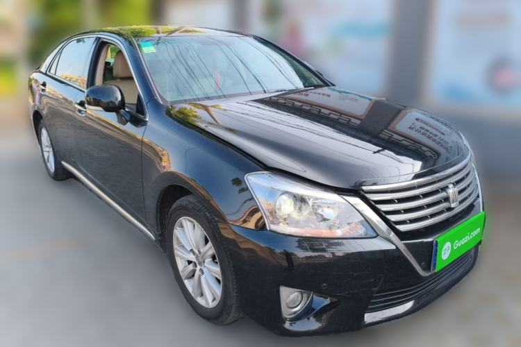 Used Toyota Crown 2012 2.5L Royal Leather Edition Front Right 45 Deg