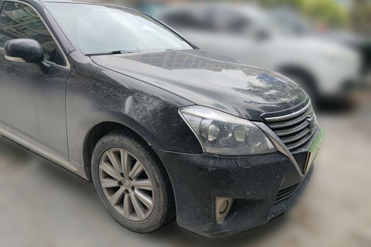Used Toyota Crown 2012 2.5L Royal Leather Edition Front Right 45 Deg